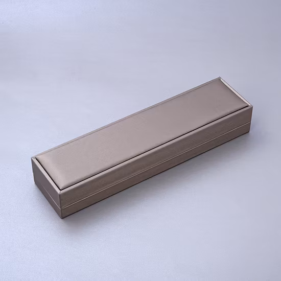 Coffret cadeau d'emballage de bijoux en cuir PU enveloppé de plastique de Style chaud